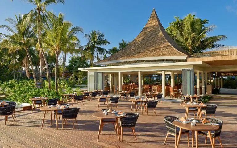 Airclos S55 Bi-fold doors. Restaurant Kuramathi Island Resort, Maldives