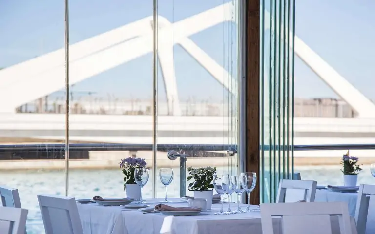 Airclos A32 Sliding glass walls. Sausalito Restaurant, Valencia, Spain.