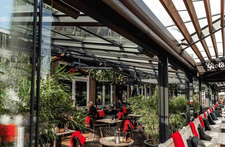 Retractable glass roof over a restaurant terrace