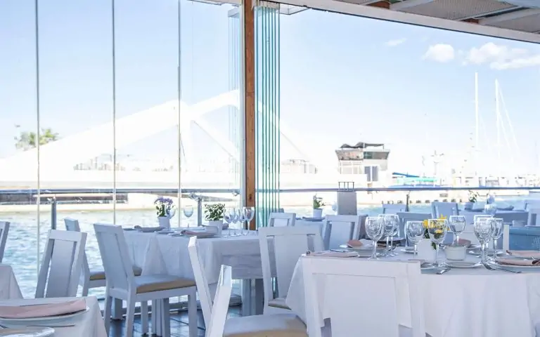 Airclos A32 Rideaux de verre. Restaurant Sausalito, Valence, Espagne