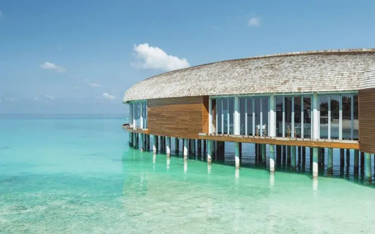 Airclos S55 Puertas plegables. The Reef restaurant, Kuramathi Island Resort, Maldivas.