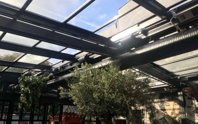 Airclos T6000 Techos móviles y S70 R RPT Puertas plegables. The Botanical Garden | Opium, Dublin, Irlanda