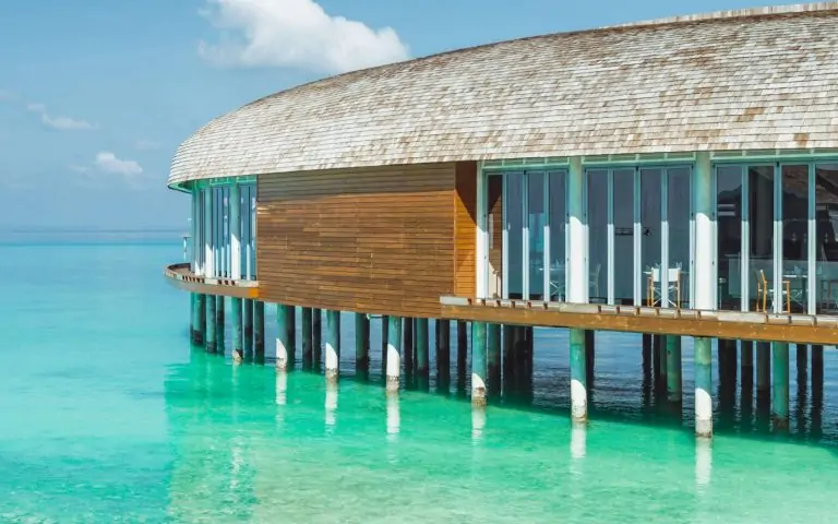 Airclos S55 Puertas plegables. The Reef Restaurant, Kuramathi Island Resort, Maldivas.